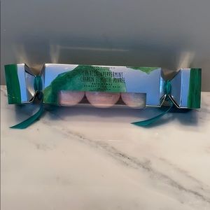 Charcoal & Peppermint Bathbombs